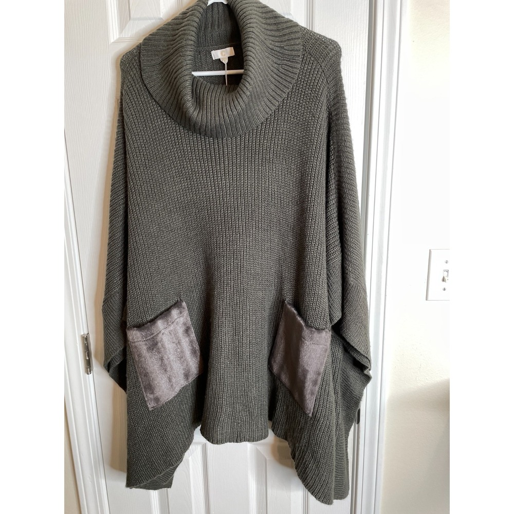 Charming Charlie Womens Cowl Neck Poncho Shawl Sweater M/L Faux Fur Pockets NWT